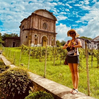 Violante Placido feet photo thumbnail