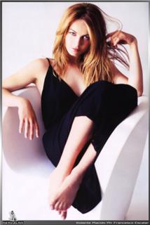 Violante Placido feet photo thumbnail