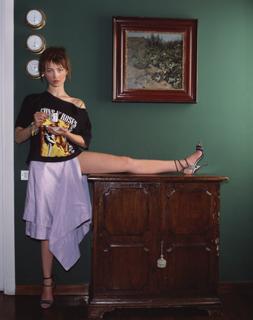 Violante Placido feet photo thumbnail