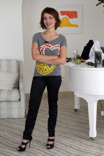 Violante Placido feet photo thumbnail