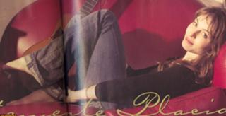 Violante Placido feet photo thumbnail