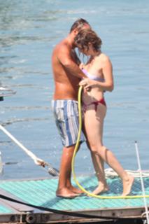 Violante Placido feet photo thumbnail