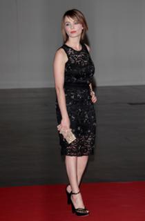 Violante Placido feet photo thumbnail