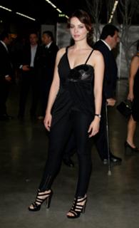 Violante Placido feet photo thumbnail