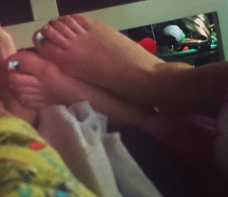 Violeta Isfel feet photo thumbnail