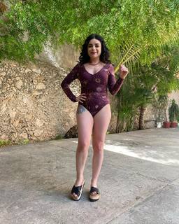 Violeta Isfel feet photo thumbnail