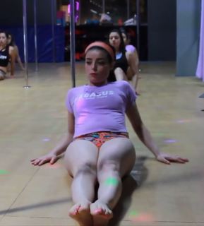 Violeta Isfel feet photo thumbnail