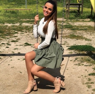 Violeta Mangriñán feet photo 3