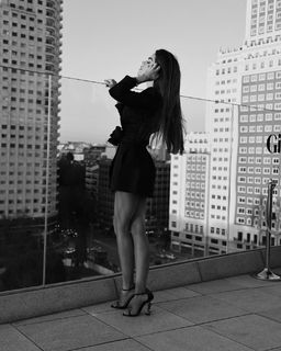 Violeta Mangriñán feet photo 11