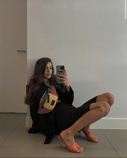 Violeta Mangriñán feet photo 1
