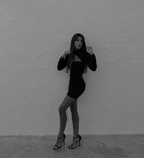 Violeta Mangriñán feet photo 8