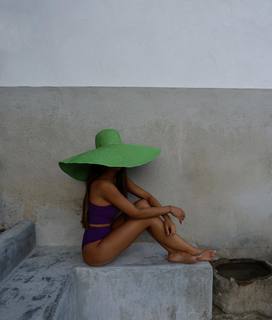 Violeta Mangriñán feet photo 1