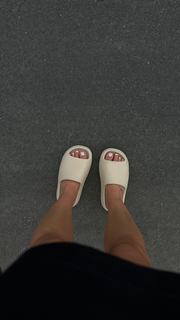 Violeta Mangriñán feet photo 7