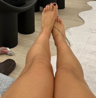 Violeta Mangriñán feet photo 1