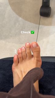 Violeta Mangriñán feet photo 10