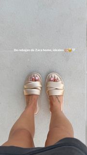 Violeta Mangriñán feet photo 15