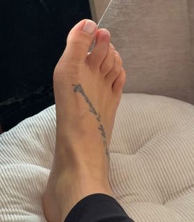 Violeta Mangriñán feet photo 1