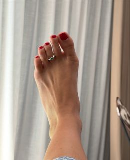 Violeta Mangriñán feet photo 2