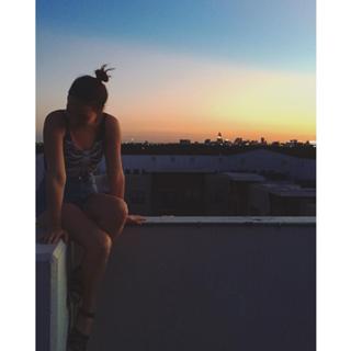 Violett Beane feet photo thumbnail