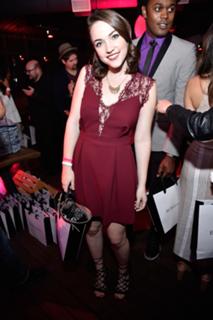 Violett Beane feet photo thumbnail