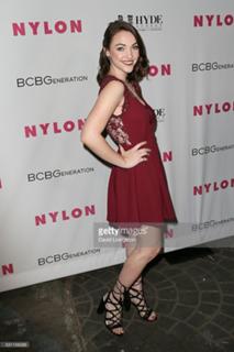 Violett Beane feet photo thumbnail
