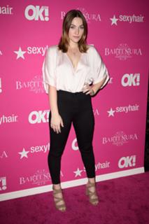 Violett Beane feet photo thumbnail
