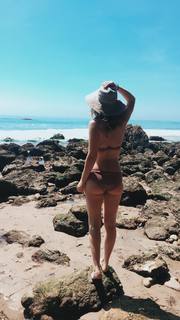 Violett Beane feet photo thumbnail