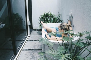 Violett Beane feet photo thumbnail