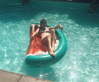 Violett Beane feet photo thumbnail