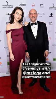 Violett Beane feet photo thumbnail