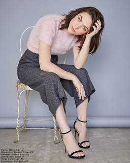 Violett Beane feet photo thumbnail