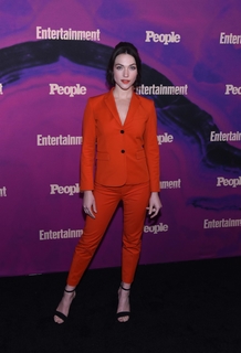 Violett Beane feet photo thumbnail