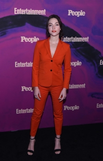 Violett Beane feet photo thumbnail