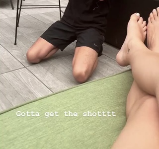 Violett Beane feet photo thumbnail
