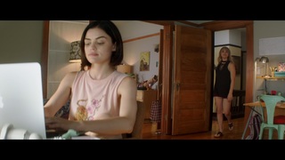 Violett Beane feet photo thumbnail