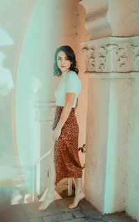 Violett Beane feet photo thumbnail