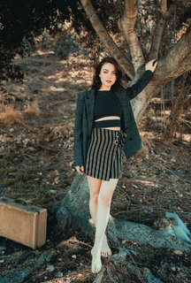 Violett Beane feet photo thumbnail