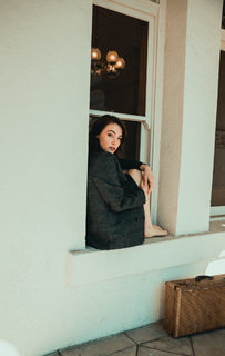 Violett Beane feet photo thumbnail