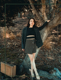 Violett Beane feet photo thumbnail