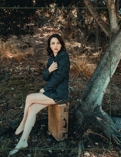 Violett Beane feet photo thumbnail