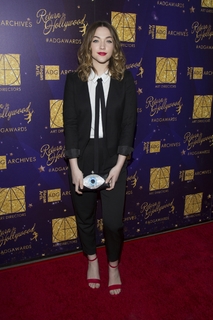 Violett Beane feet photo thumbnail