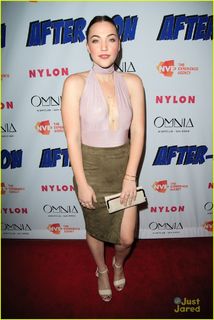 Violett Beane feet photo thumbnail