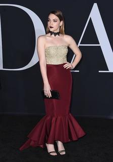 Violett Beane feet photo thumbnail