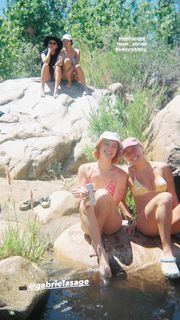 Violett Beane feet photo thumbnail