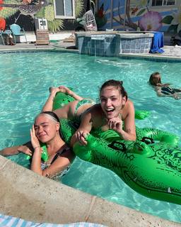 Violett Beane feet photo thumbnail