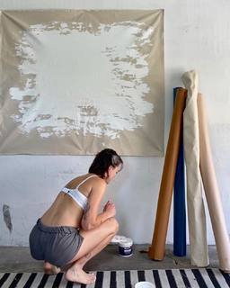 Violett Beane feet photo thumbnail