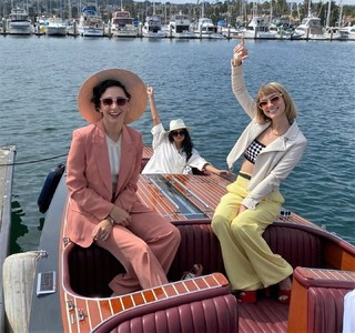 Violett Beane feet photo thumbnail