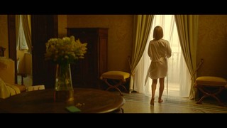 Violett Beane feet photo thumbnail