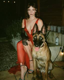 Violett Beane feet photo thumbnail