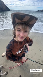 Violett Beane feet photo thumbnail